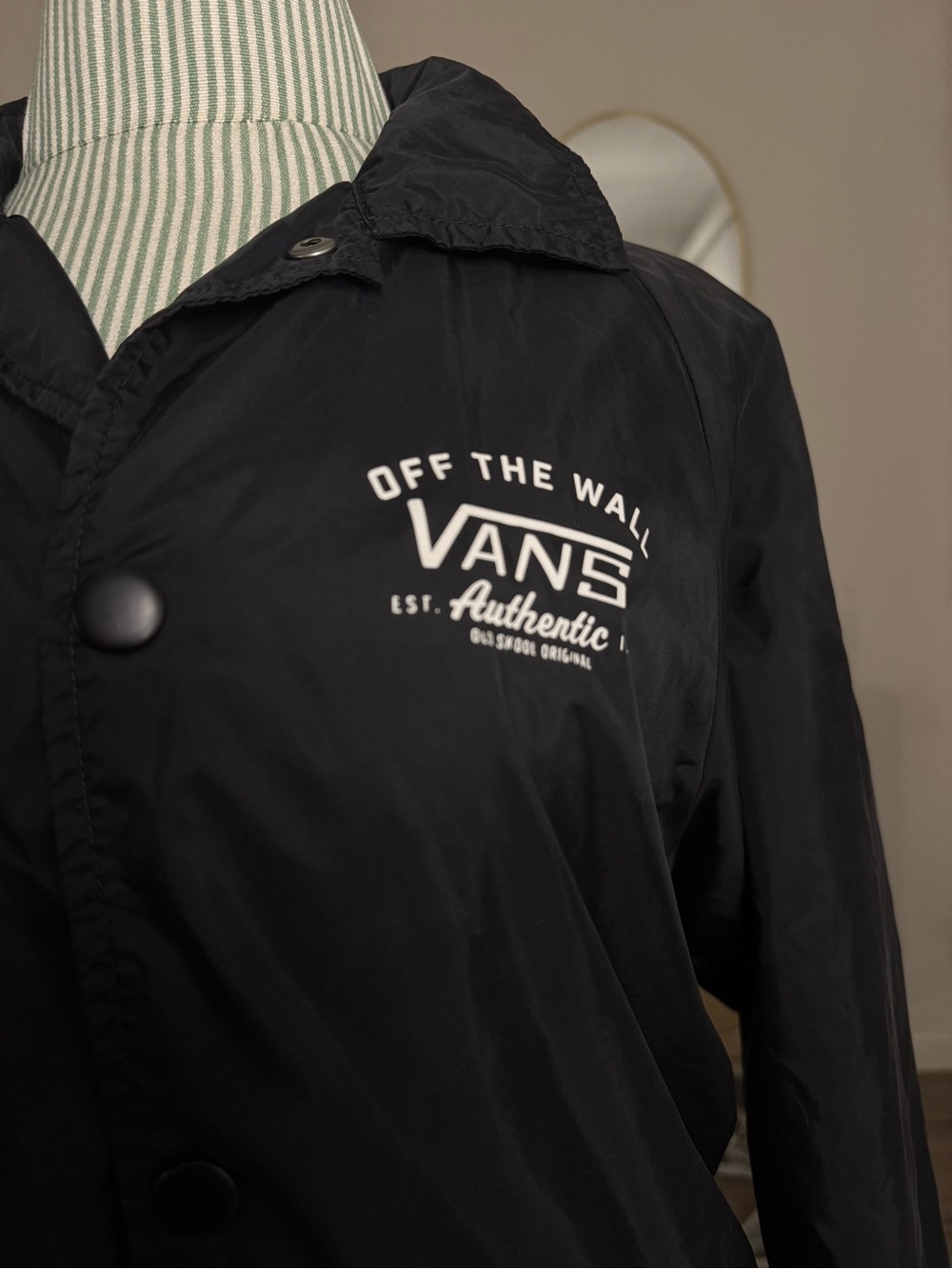 Vans Off The Wall Black Coach Jacket Windbreaker Snap Front Size Small - Picture 2 of 4